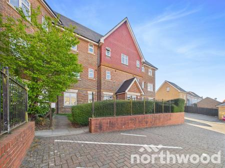 2 bedroom Apartment for sale in Gravelly Field, Singleton, Ashford, TN23