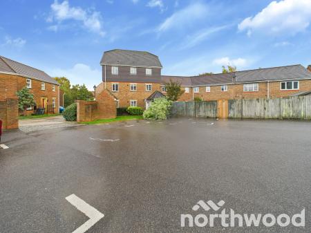 2 bedroom Apartment for sale in Griffin Close, Singleton, Ashford, TN23