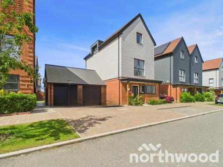 3 bedroom Detached house for sale in Highwood Drive, Chilmington Lakes, Ashford, TN23