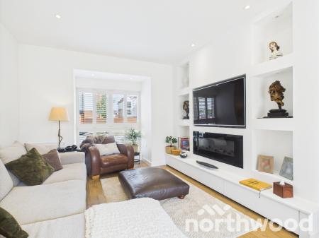 Highwood Drive, Chilmington Lakes, Ashford, TN23