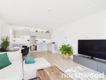 2 bedroom Apartment for sale in Highwood Drive, Chilmington Lakes, Ashford, TN23