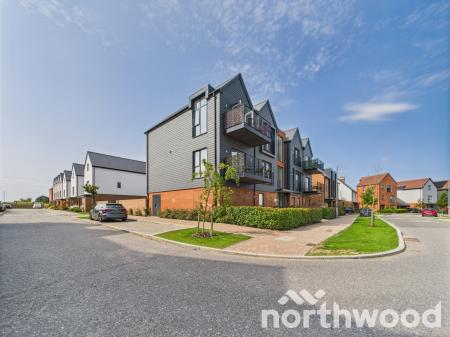 2 bedroom Apartment for sale in Highwood Drive, Chilmington Lakes, Ashford, TN23