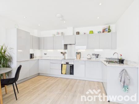 2 bedroom Apartment for sale in Highwood Drive, Chilmington Lakes, Ashford, TN23