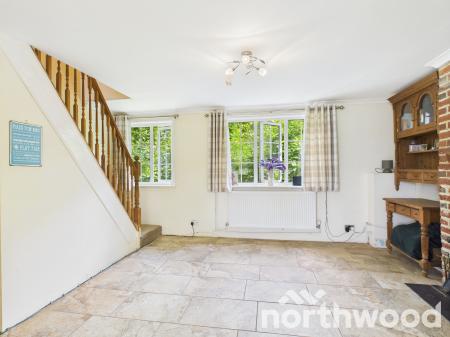 5 bedroom Semi-detached house for sale in Hurst Lane, Ashford, Ashford, TN27
