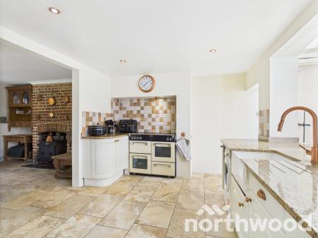 5 bedroom Semi-detached house for sale in Hurst Lane, Ashford, Ashford, TN27