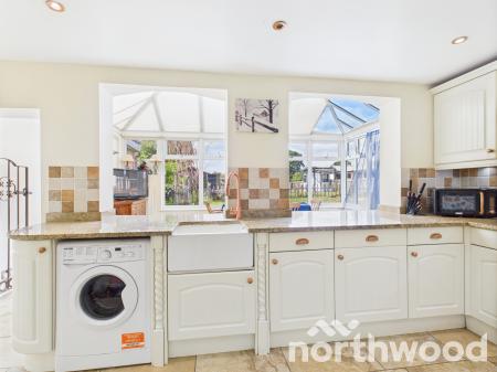 5 bedroom Semi-detached house for sale in Hurst Lane, Ashford, Ashford, TN27