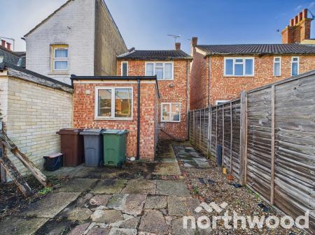 2 bedroom Terraced House for sale in Kent Avenue, Town Centre, Ashford, TN24