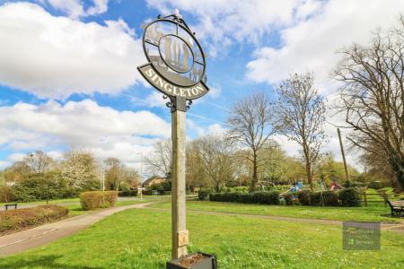 2 bedroom End of terrace house for sale in Manorfield, Singleton, Ashford, TN23