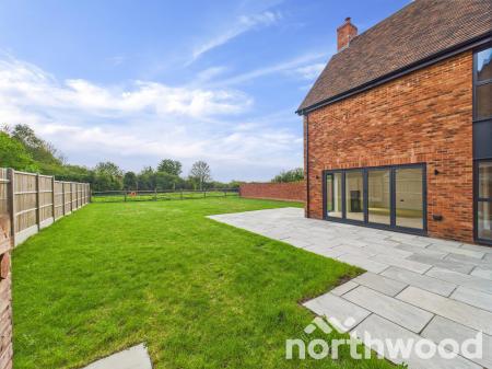 5 bedroom Detached house for sale in Meadow Farm, Great Chart, Ashford, TN23