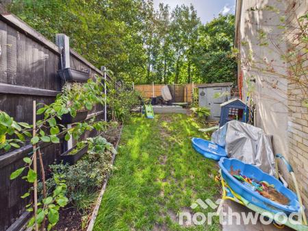 3 bedroom End of terrace house for sale in Oak Tree Road, Ashford, Ashford, TN23