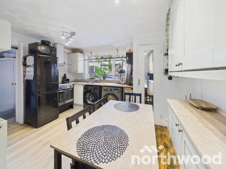 3 bedroom End of terrace house for sale in Oak Tree Road, Ashford, Ashford, TN23