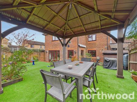 4 bedroom Link detached house for sale in Red Tree Orchard, Singleton, Ashford, TN23