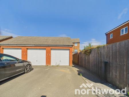 4 bedroom Town house for sale in Swaffer Way, Singleton, Ashford, TN23