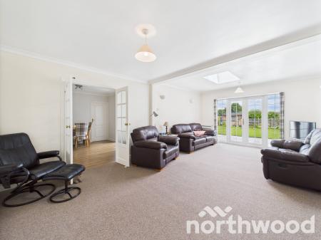 4 bedroom Bungalow for sale in Waterside Terrace, Great Chart, Ashford, TN23