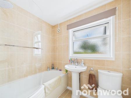 4 bedroom Bungalow for sale in Waterside Terrace, Great Chart, Ashford, TN23