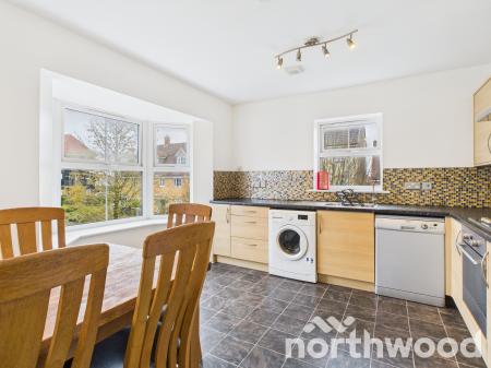 4 bedroom Semi-detached house to let in Broadview Close, Bridgefield, Ashford, TN25