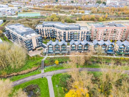 2 bedroom Flat to let in Cantia Place, Ashford, TN23