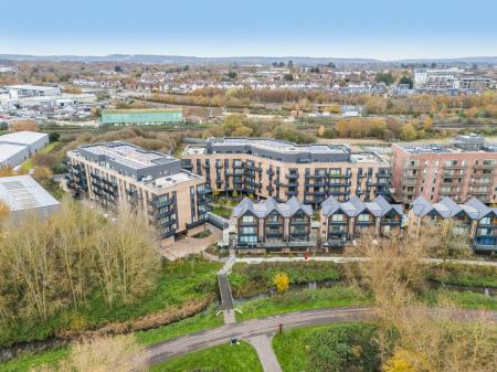 2 bedroom Flat to let in Cantia Place, Ashford, TN23