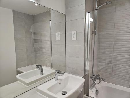 2 bedroom Flat to let in Hampton Place, Ashford, Ashford, TN23