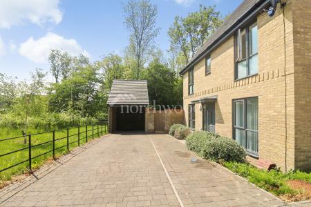 3 bedroom Semi-detached house to let in John Haselden Crescent, Repton Park, Ashford, TN23