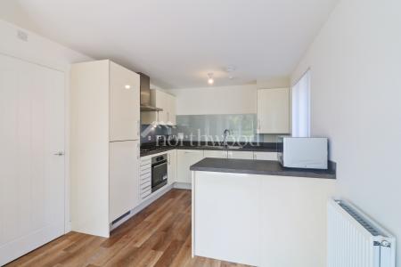 3 bedroom Semi-detached house to let in John Haselden Crescent, Repton Park, Ashford, TN23