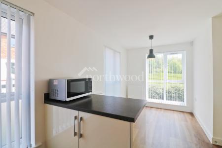 3 bedroom Semi-detached house to let in John Haselden Crescent, Repton Park, Ashford, TN23