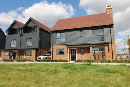 4 bedroom Detached house to let in Lakeview Gardens, Chilmington Green, Ashford, TN23