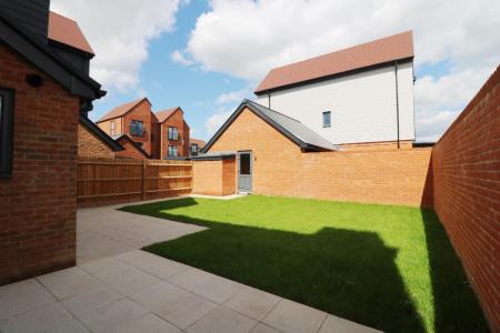 4 bedroom Detached house to let in Lakeview Gardens, Chilmington Green, Ashford, TN23