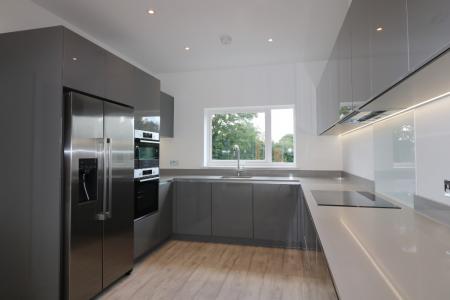 4 bedroom Detached house to let in Lakeview Gardens, Chilmington Green, Ashford, TN23