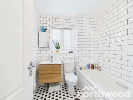 2 bedroom Terraced House to let in Lodge Close, Singleton, Ashford, TN23