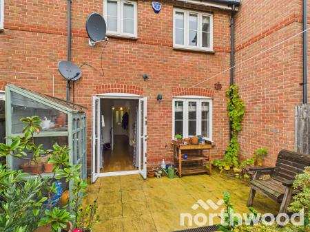2 bedroom Terraced House to let in Lodge Close, Singleton, Ashford, TN23