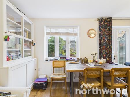 2 bedroom Terraced House to let in Lodge Close, Singleton, Ashford, TN23