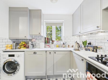 2 bedroom Terraced House to let in Lodge Close, Singleton, Ashford, TN23