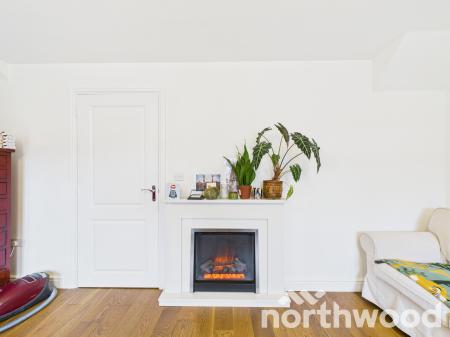 2 bedroom Terraced House to let in Lodge Close, Singleton, Ashford, TN23