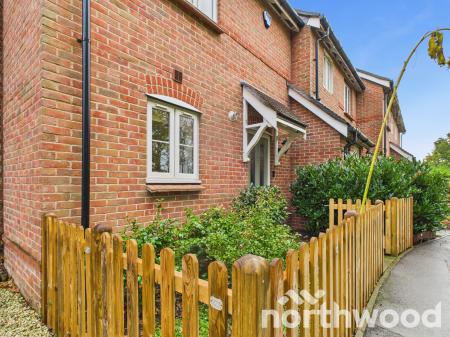 2 bedroom Terraced House to let in Lodge Close, Singleton, Ashford, TN23