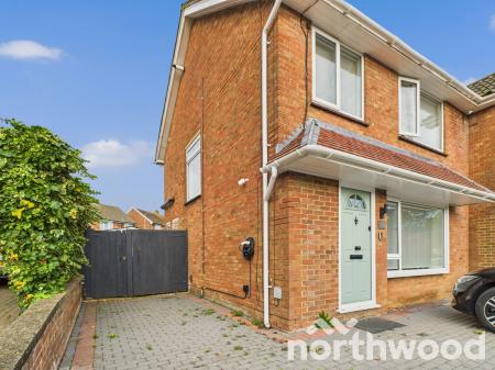 3 bedroom Semi-detached house to let in Northumberland Avenue, Kennington, Ashford, TN24