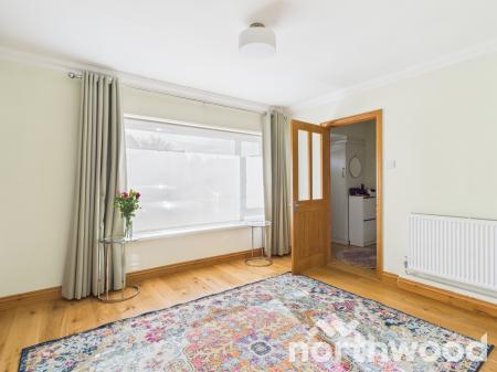 3 bedroom Semi-detached house to let in Northumberland Avenue, Kennington, Ashford, TN24