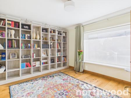 3 bedroom Semi-detached house to let in Northumberland Avenue, Kennington, Ashford, TN24