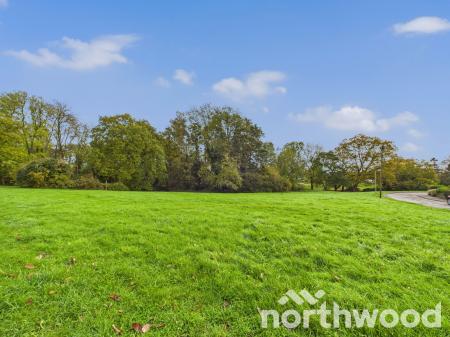 3 bedroom Semi-detached house to let in Northumberland Avenue, Kennington, Ashford, TN24