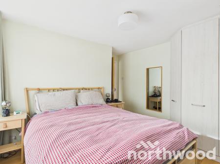 3 bedroom Semi-detached house to let in Northumberland Avenue, Kennington, Ashford, TN24