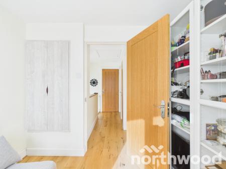 3 bedroom Semi-detached house to let in Northumberland Avenue, Kennington, Ashford, TN24