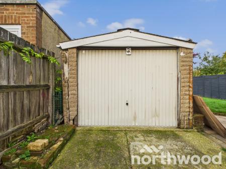 3 bedroom Semi-detached house to let in Northumberland Avenue, Kennington, Ashford, TN24