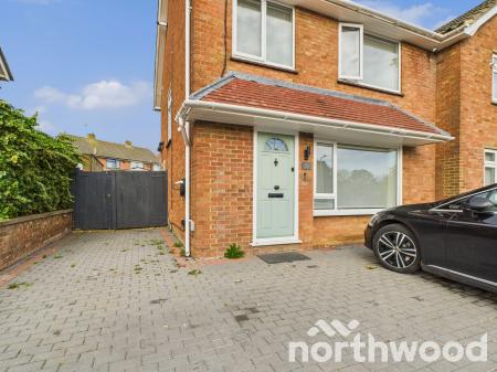 3 bedroom Semi-detached house to let in Northumberland Avenue, Kennington, Ashford, TN24