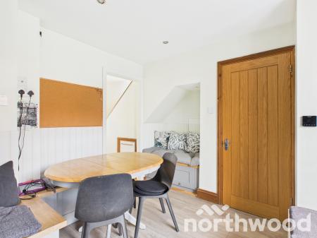 3 bedroom Semi-detached house to let in Northumberland Avenue, Kennington, Ashford, TN24