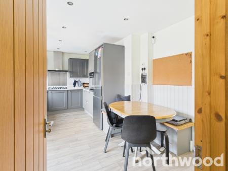 3 bedroom Semi-detached house to let in Northumberland Avenue, Kennington, Ashford, TN24