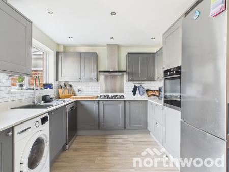3 bedroom Semi-detached house to let in Northumberland Avenue, Kennington, Ashford, TN24