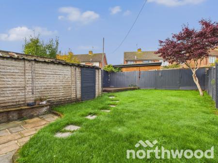 3 bedroom Semi-detached house to let in Northumberland Avenue, Kennington, Ashford, TN24