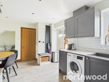 3 bedroom Semi-detached house to let in Northumberland Avenue, Kennington, Ashford, TN24