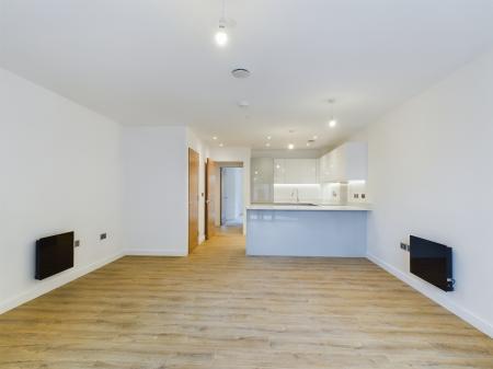 2 bedroom Flat to let in Pyramid House, Ashford, TN23