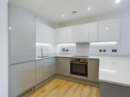 2 bedroom Flat to let in Pyramid House, Ashford, TN23